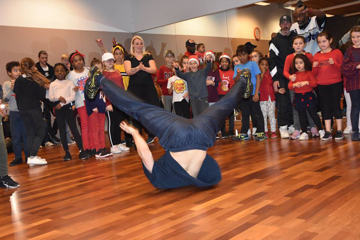 u_dance_school-49762971_522319791589904_125551072407191552_n