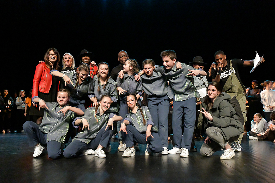 U_DANCE_SCHOOL_933