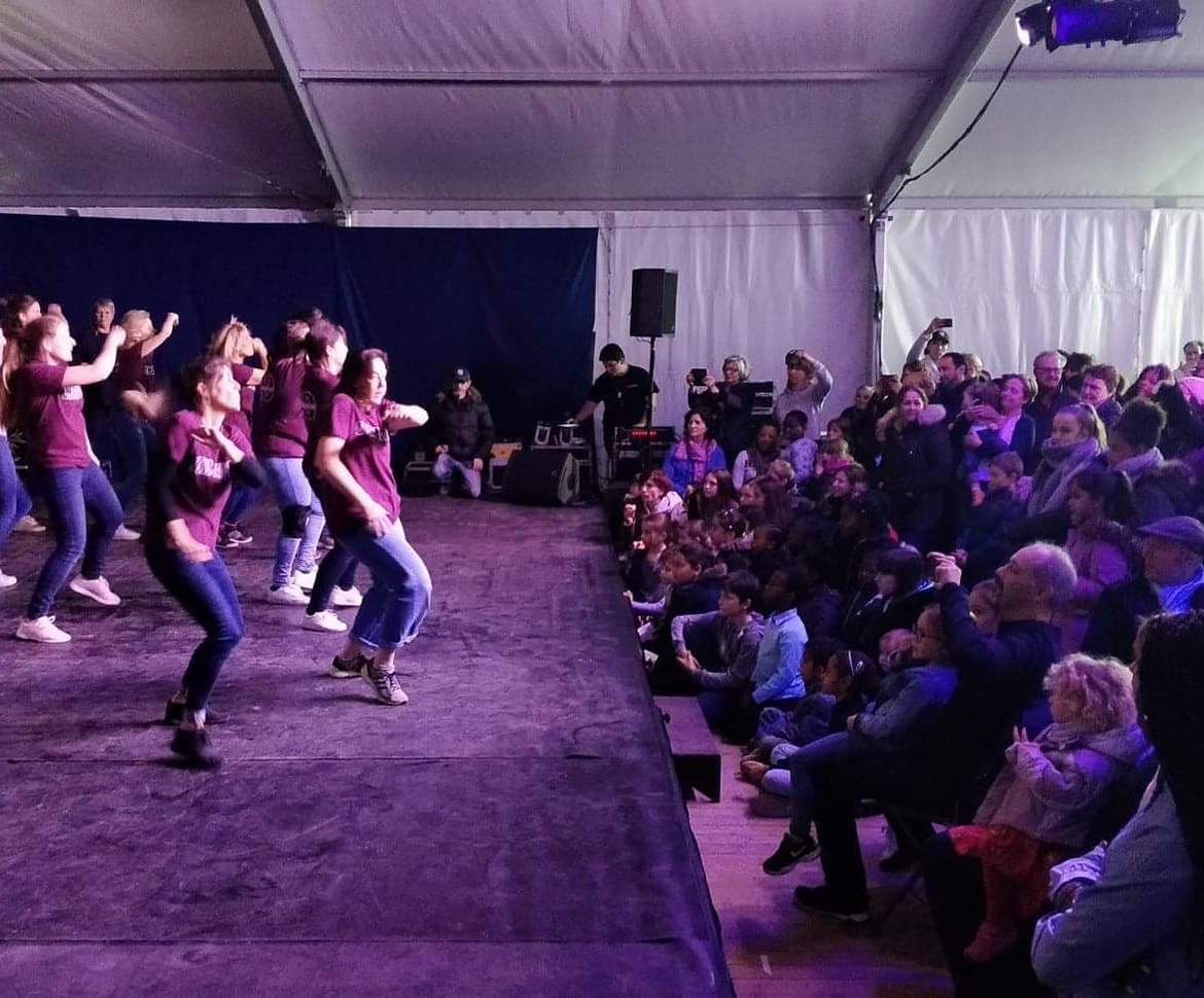 u_dance_school-marche-de-noel-et-solidarite-(2)