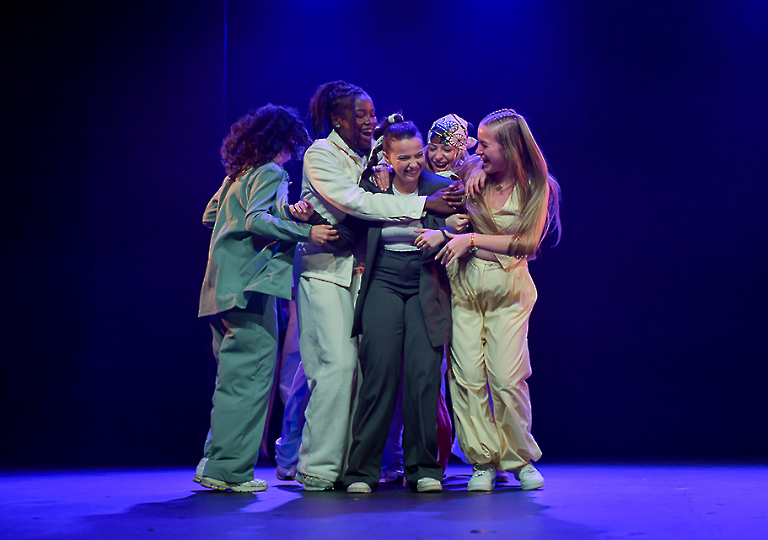 u_dance_school_556